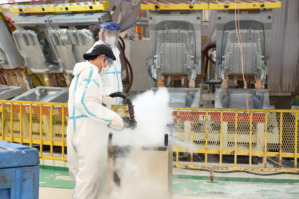 Unidentified thai man working the mold preventive maintenance for cleaning mold by using dry ice at Rayong province Thailand(Saksun Tanita)s