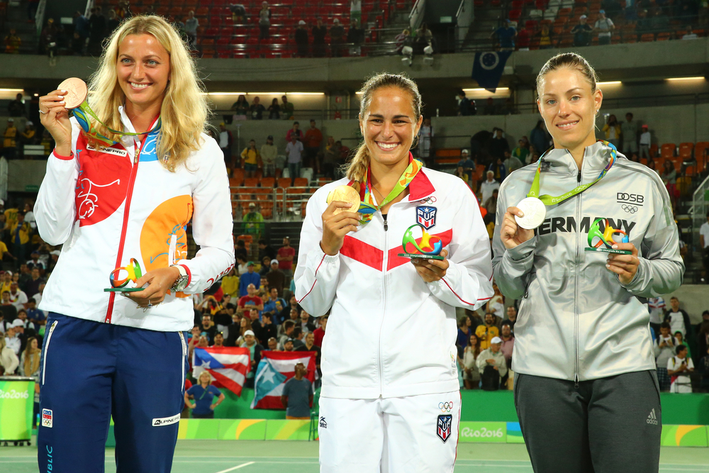 Monica Puig PUR and Angelique Kerber GER during medal ceremony after tennis women's singles final of the Rio 2016 Olympic Games( Leonard Zhukovsky)s