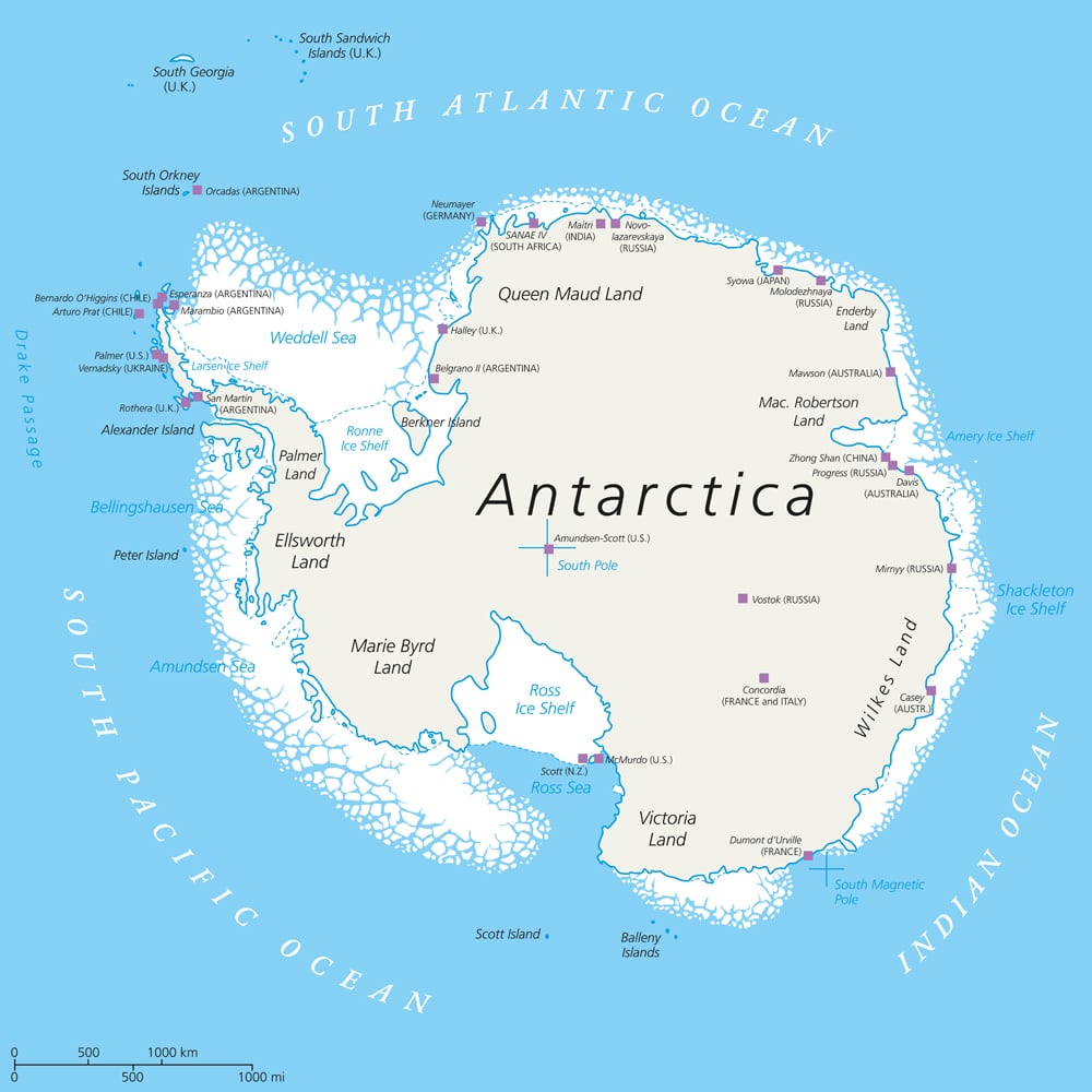 Mapa político da Antártica com pólo sul, estações de pesquisa científica e plataformas de gelo (Peter Hermes Furian)