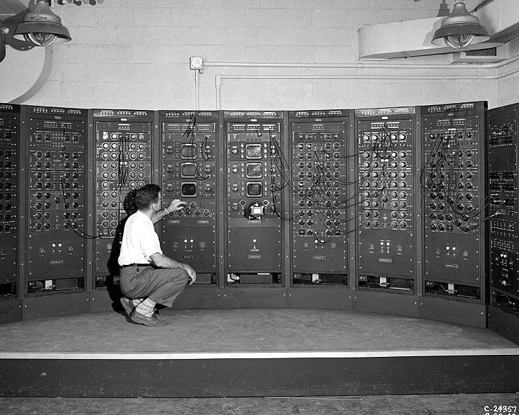 Máquina de computação analógica