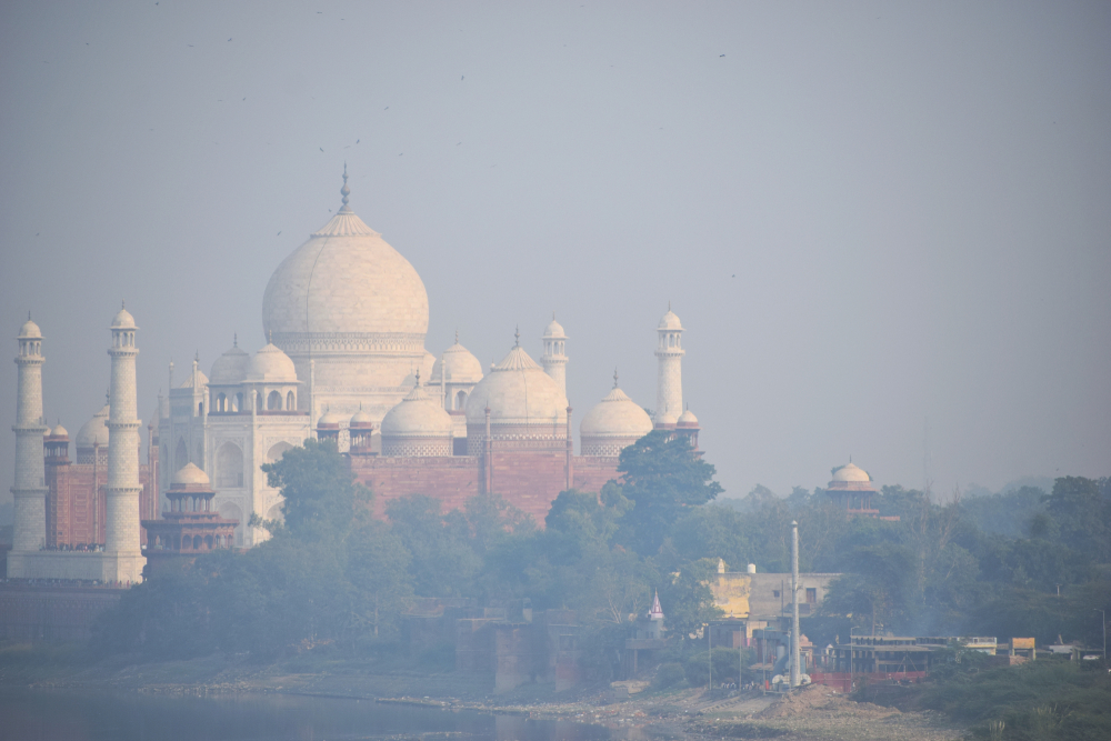 aj Mahal através da poluição do ar Smog na Índia, impacto da poluição do ar no Taj Mahal (DevilsAdvocate) s