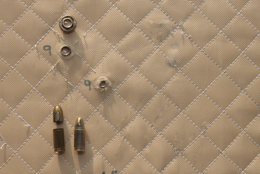 hit shot 9mm no colete à prova de balas de Kevlar (Marsan) s