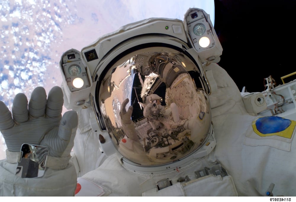 astronauta posando para a câmera (MGS) s