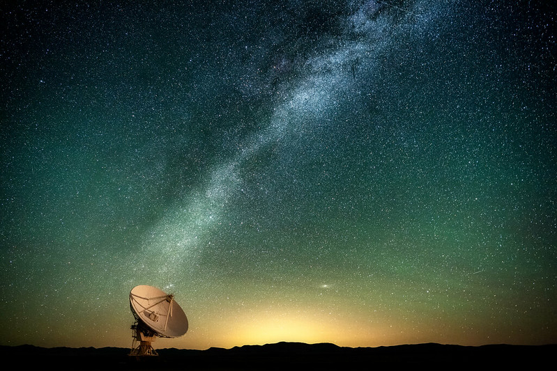 Radio telescopes and the Milky Way at night