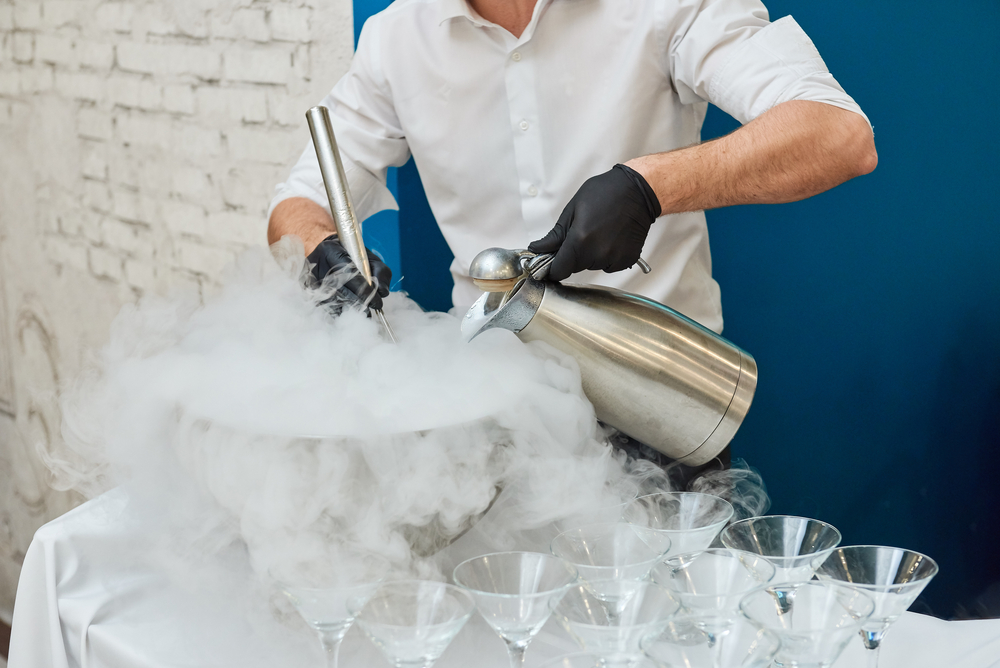 Making,Cryogenic,Ice,Cream,Handmade,Using,Liquid,Nitrogen,And,Steam