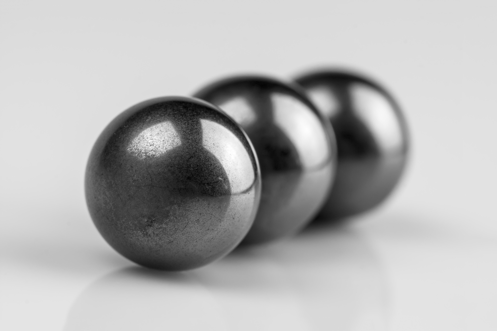 Studio,Shot,Of,Single,Row,Of,Metal,Balls,Perfect,Background