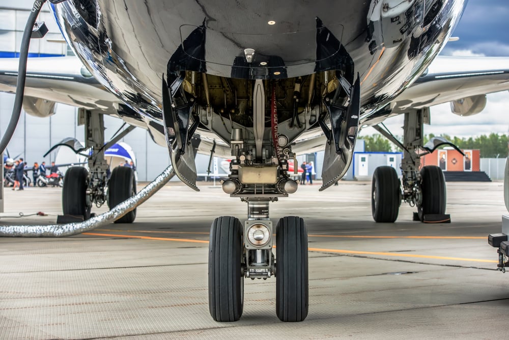 Front,Landing,Gear,Of,Big,Passenger,Aircraft,Closeup,High,Detailed