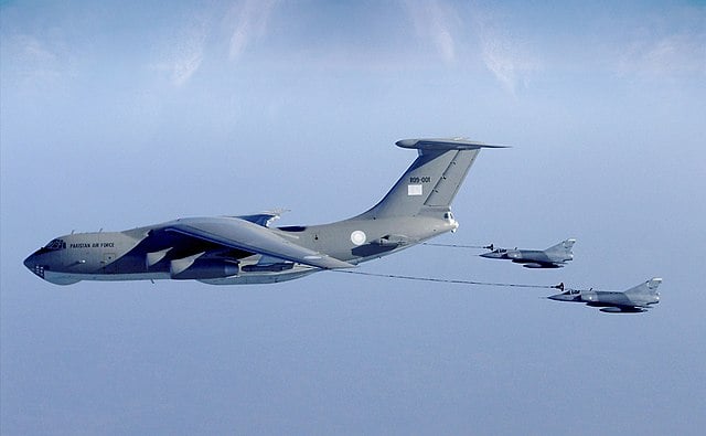 Pakistan_Air_Force_IL-78_&_Dassault_Mirage-III