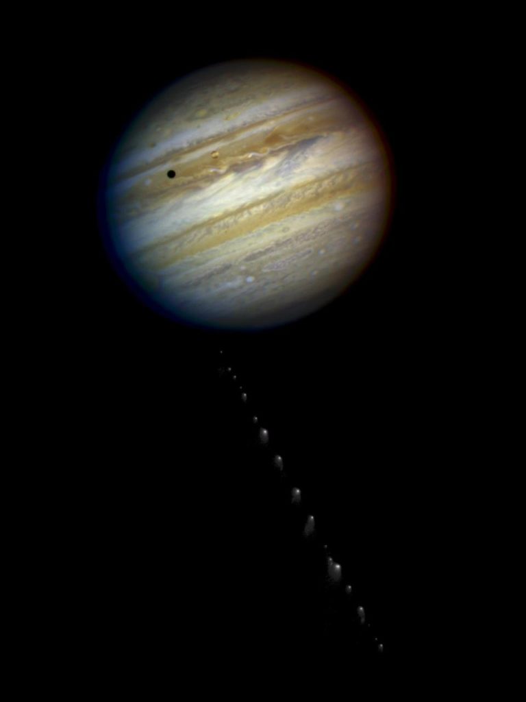 comet-shoemaker-levy-9-approaching-jupiter-in-1994-c6f096