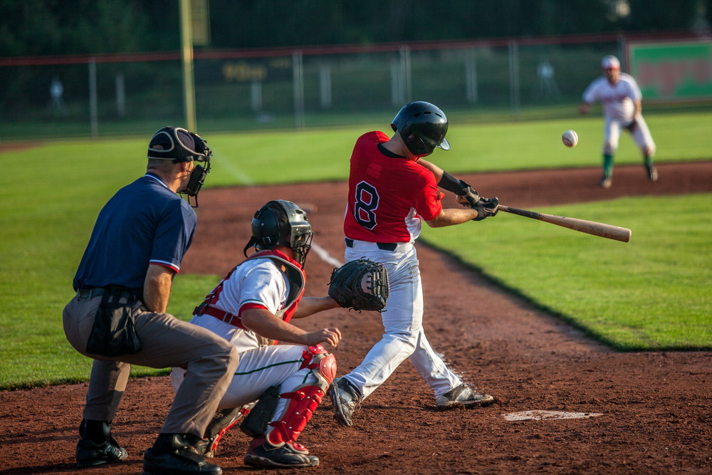 Baseball,Batter,Hits,The,Ball