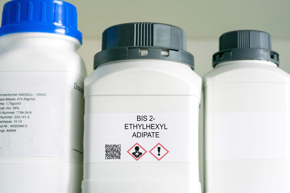 Ethylhexyl,Adipate.,Ethylhexyl,Adipate,Hazardous,Chemical,In,Laboratory,Packaging