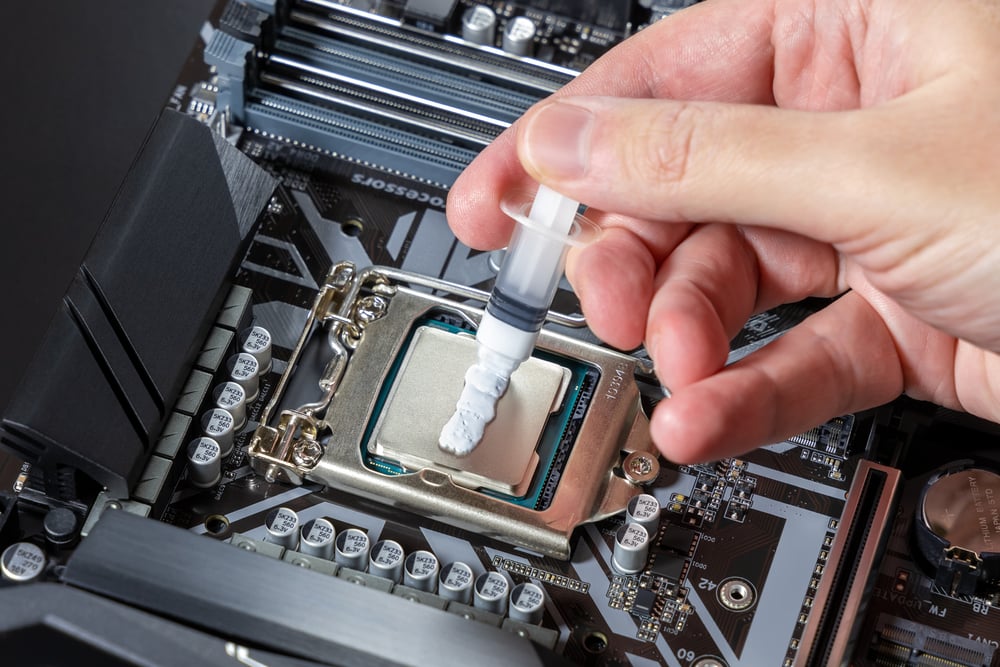 A,Technician,Applies,White,Thermal,Paste,To,The,Cpu.,Installing